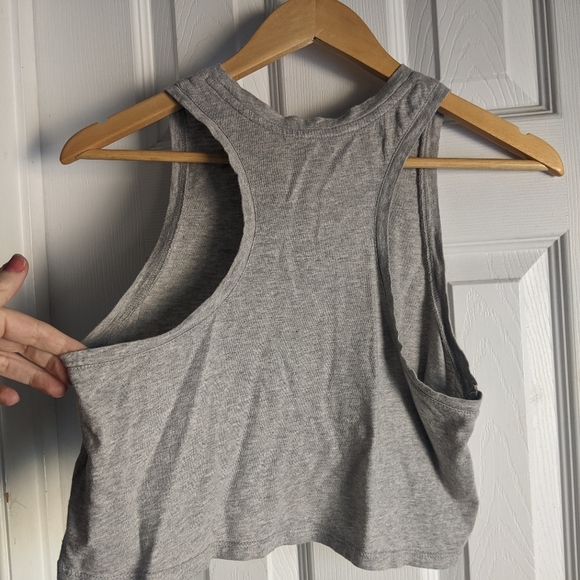 FREE with purchase 🤩 Calvin Klein grey crop top - Picture 6 of 8